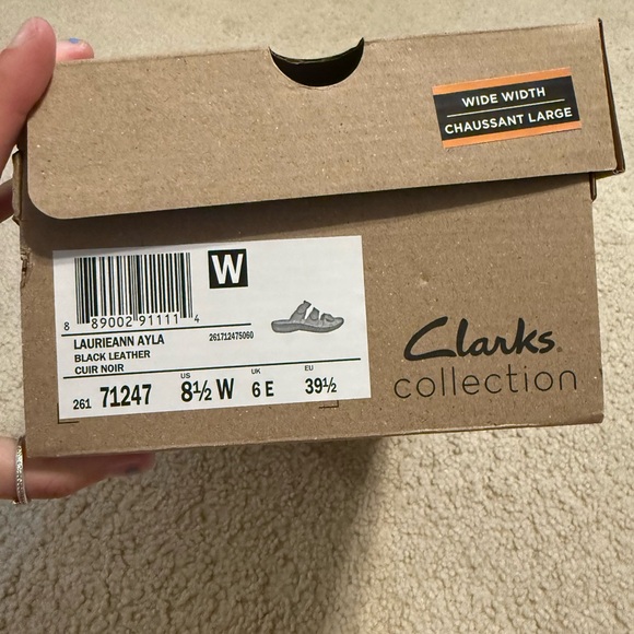 Clark’s women’s black sandals size 8.5 wide - Picture 5 of 5